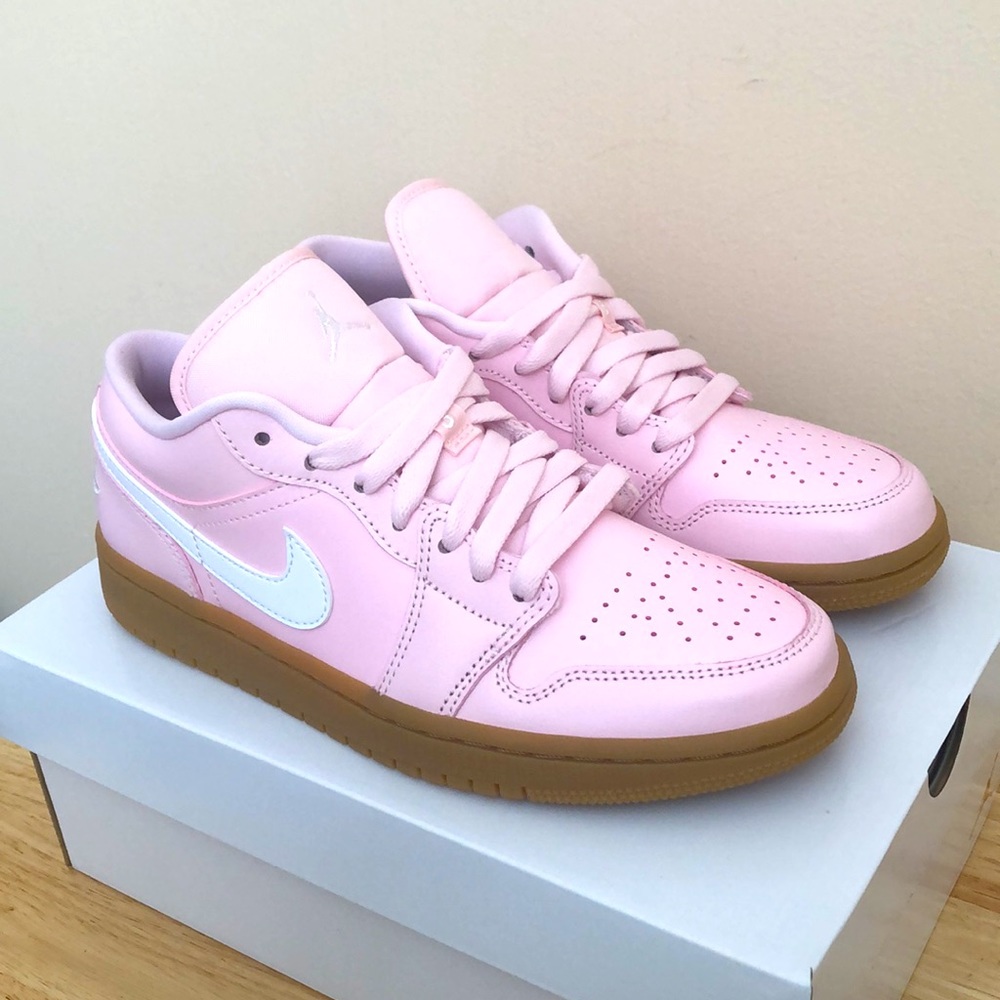 💖💖NIKE AIR JORDAN 1 LOW SNEAKERS💖💖 - Picture 3 of 9